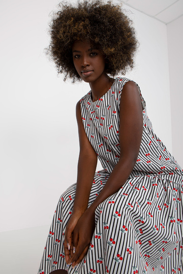 Valge ja must varrukateta... 2