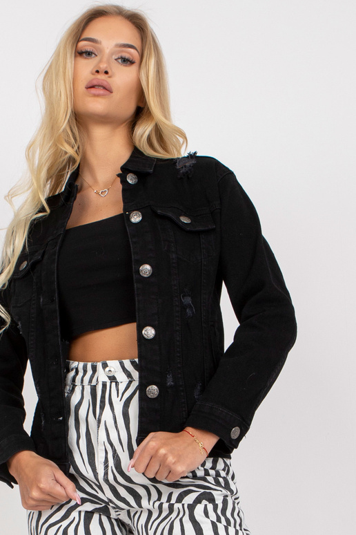 Naiste must pikkade varrukatega...