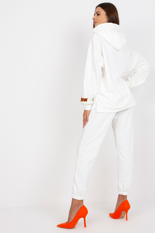 Valge dressikomplekt kõrge vöökohaga... Valge dressikomplekt kõrge vöökohaga...