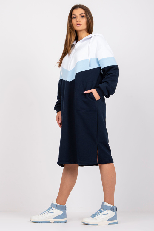 Valge ja tumesinine kapuutsiga...