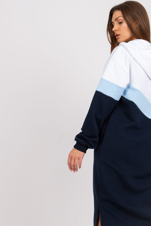 Valge ja tumesinine kapuutsiga...