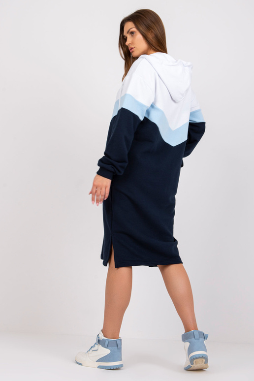 Valge ja tumesinine kapuutsiga...