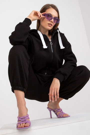 Must basic dressipluusi...