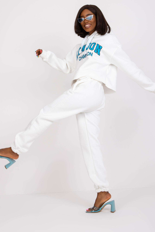 Ecru dressikomplekt Laraina trükiga Ecru dressikomplekt Laraina trükiga