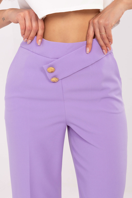 Lillad laia säärega kangast püksid... Lillad laia säärega kangast püksid...