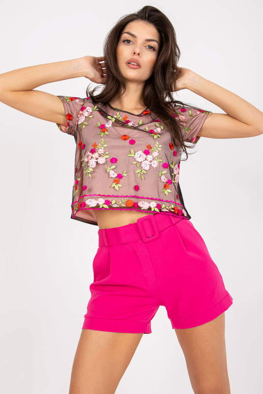 Heleroosa ja musta värvi tikandiga pluus