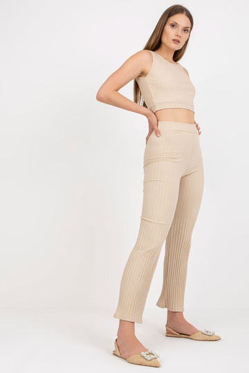 Beež kaheosaline triipudega...