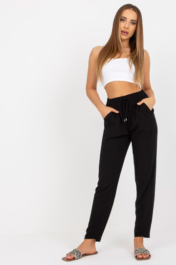 Mustad kerged püksid...