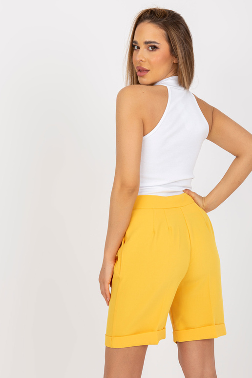 Valge soonik poolkilpkaelusega...