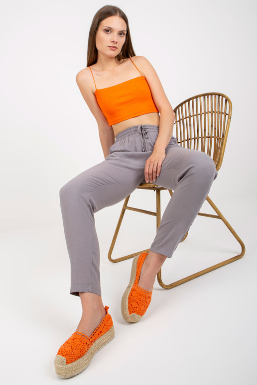 Hallid sirgest kangast püksid suveks... Hallid sirgest kangast püksid suveks...