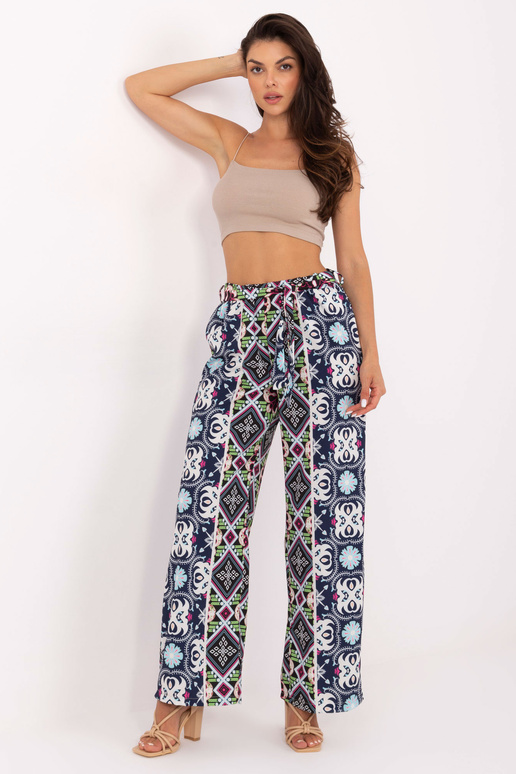 Musta laia mustriga kangast püksid