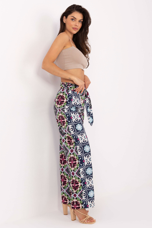 Musta laia mustriga kangast püksid