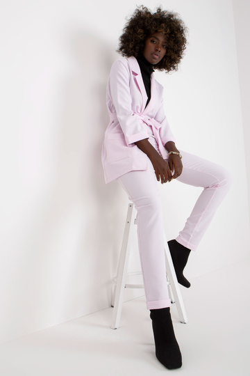 Helelilla kaheosaline...