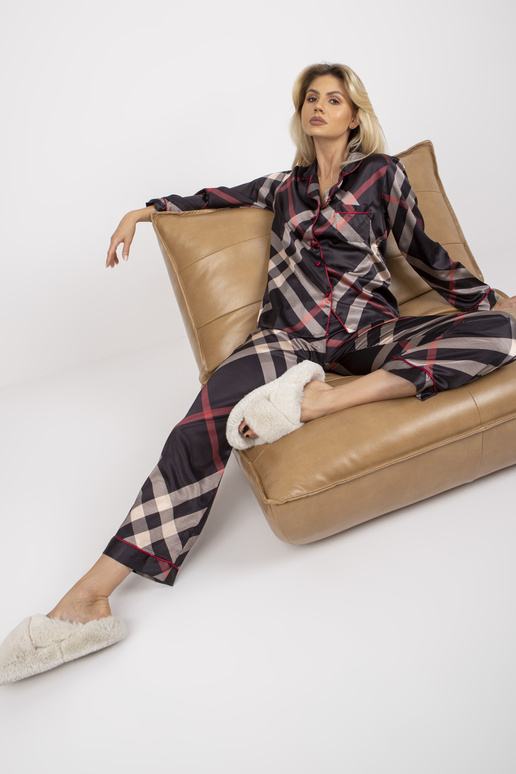 Must kunstsatiinpidžaamad pükstega Must kunstsatiinpidžaamad pükstega