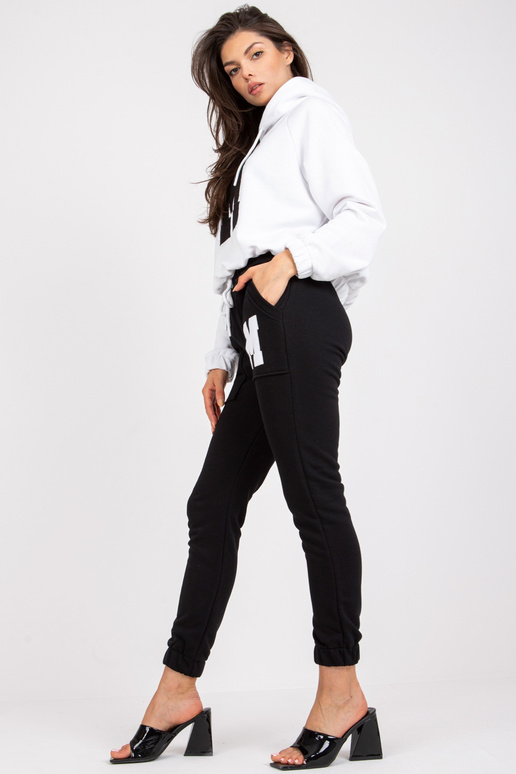 Valge ja must kapuutsiga dressipluusi... Valge ja must kapuutsiga dressipluusi...