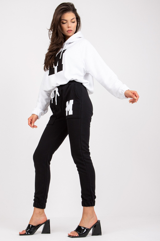 Valge ja must kapuutsiga dressipluusi... Valge ja must kapuutsiga dressipluusi...