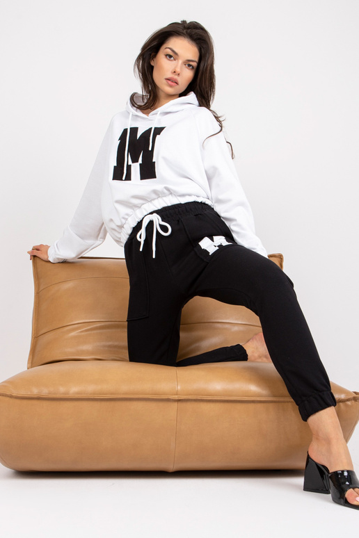 Valge ja must kapuutsiga dressipluusi... Valge ja must kapuutsiga dressipluusi...