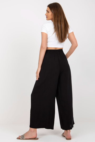 Mustad laiad riidest püksid... 2