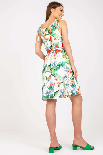 Valge volangide ja...