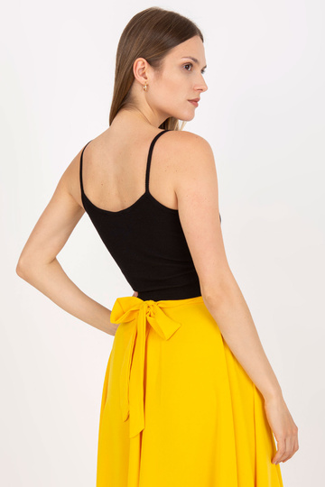 Must lühike triipudega topp...