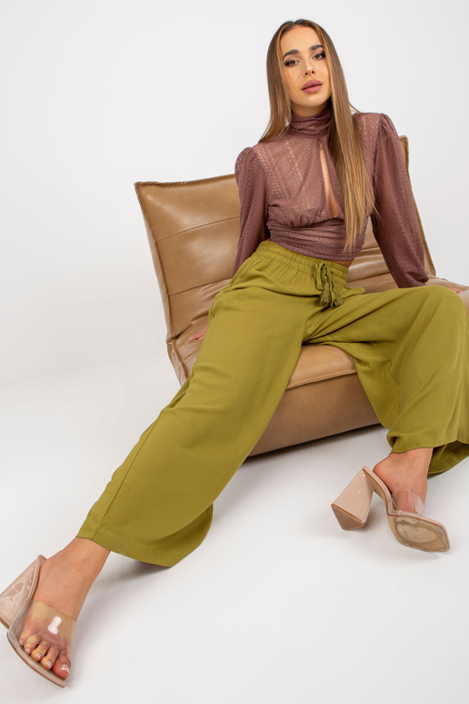 Oliivivärvi heledad laia säärega... Oliivivärvi heledad laia säärega...