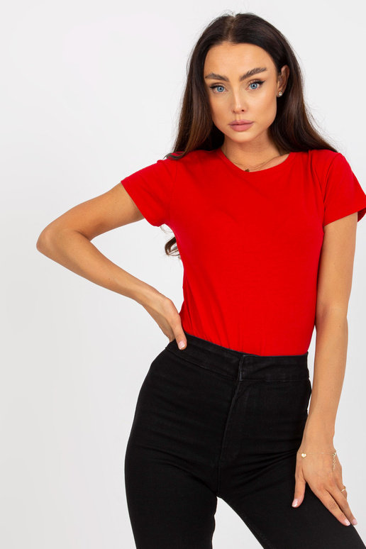 Punane ümara kaelusega pluss-suuruses...