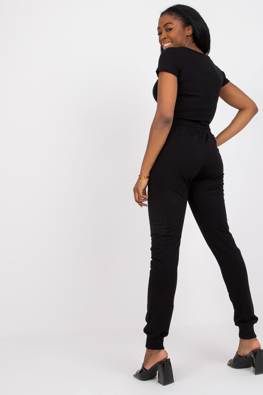 Mustad stringidega naiste kitsad...