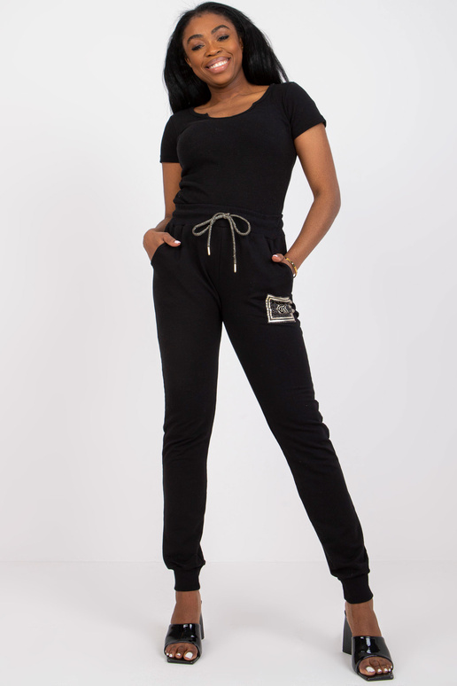 Mustad stringidega naiste kitsad...