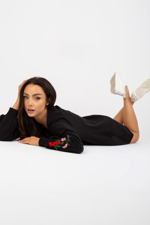 Must tikandi ja taskutega mini... Must tikandi ja taskutega mini...