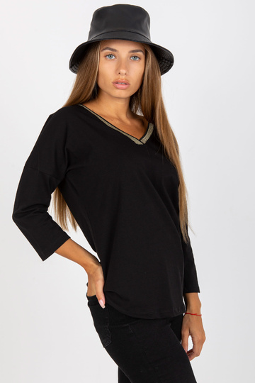 Must vabaaja pluus...