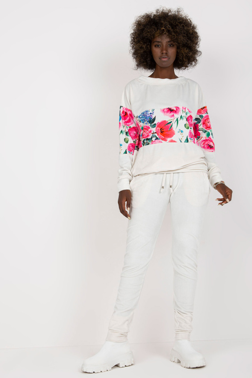 Valge kaheosaline veluurkomplekt... Valge kaheosaline veluurkomplekt...