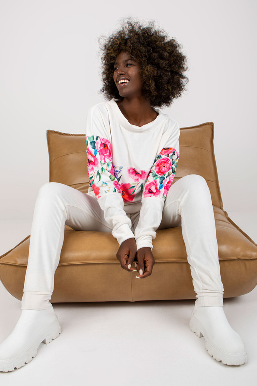 Valge kaheosaline veluurkomplekt... Valge kaheosaline veluurkomplekt...