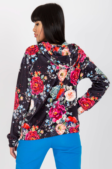 Must veluurist lilleline...