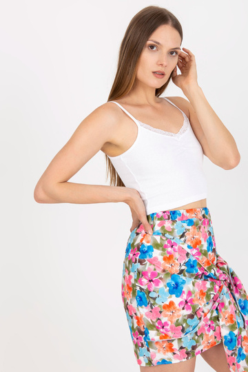 Rihmadel valge soonikuga... 2