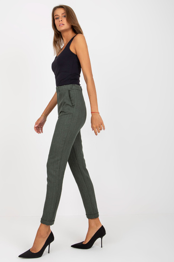 Khakivärvi naiste riidest...