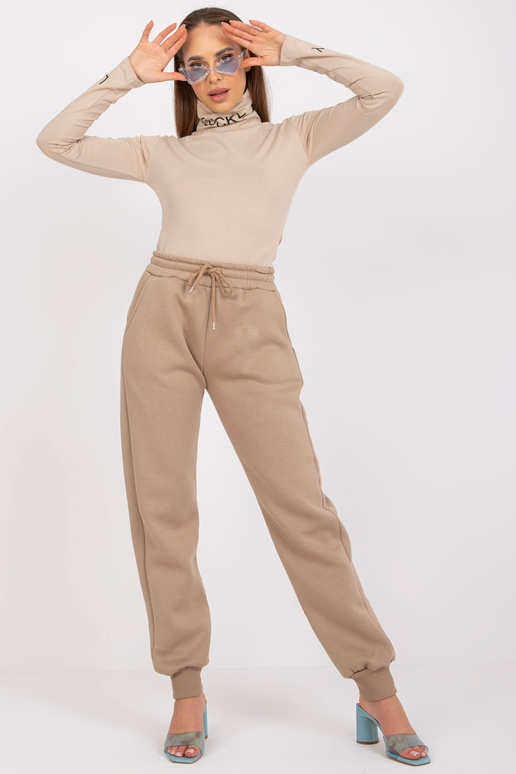 Tumebeežid naiste kõrge vöökohaga... Tumebeežid naiste kõrge vöökohaga...