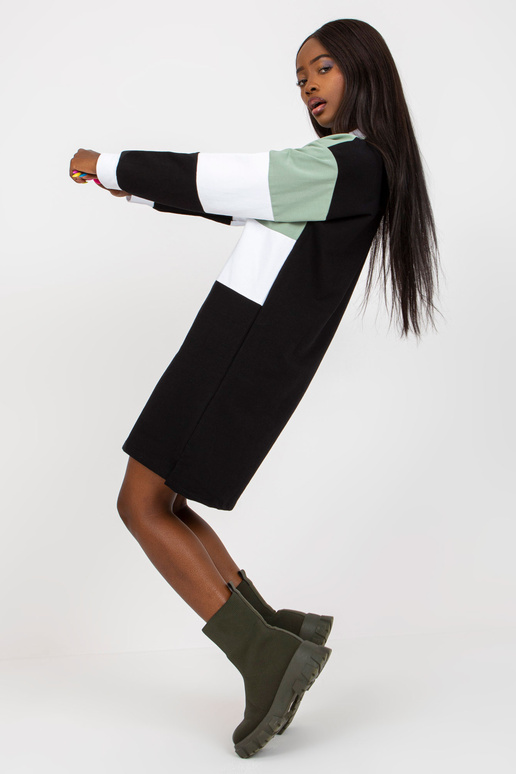 Pistaatsia ja must minikleit... Pistaatsia ja must minikleit...