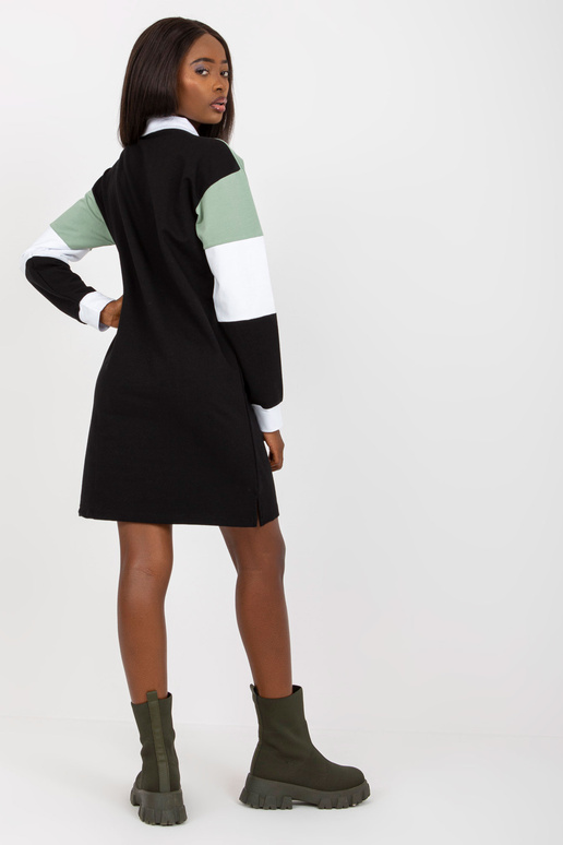 Pistaatsia ja must minikleit... Pistaatsia ja must minikleit...