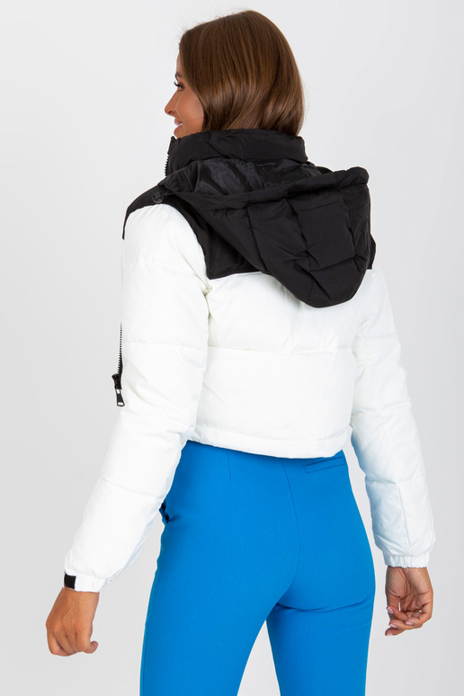 Must-valge tepitud kapuutsiga talvejope Must-valge tepitud kapuutsiga talvejope