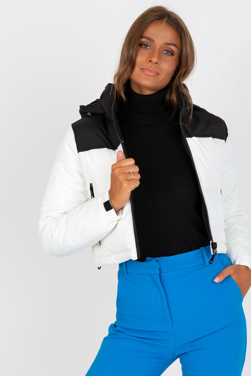 Must-valge tepitud kapuutsiga talvejope Must-valge tepitud kapuutsiga talvejope