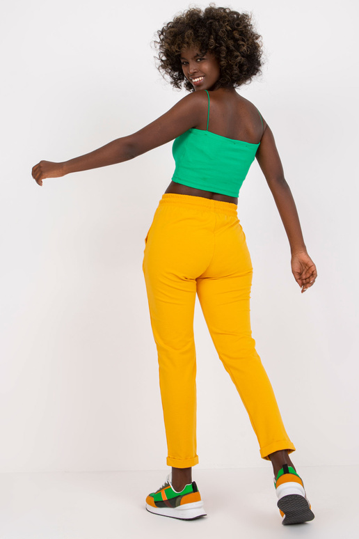 Põhilised heleoranžid taskutega...