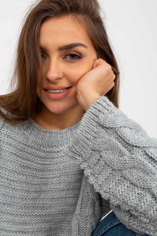 Hall sviiter palmikute ja...