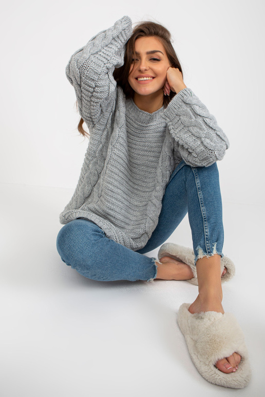 Hall sviiter palmikute ja...