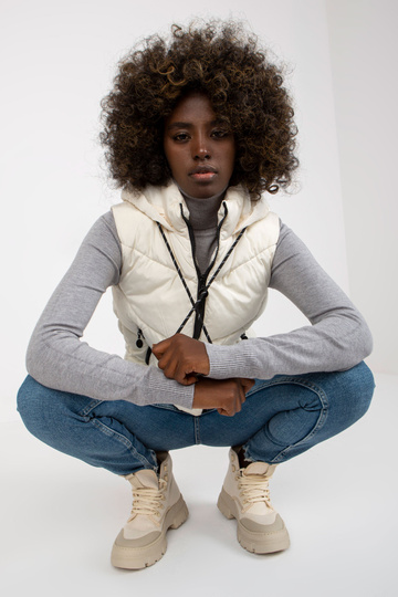 Ecru lühike tepitud vest...