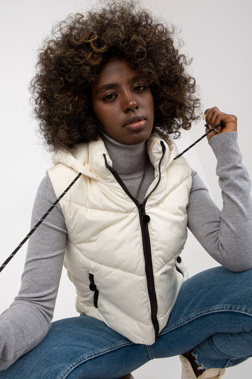 Ecru lühike tepitud vest kapuutsiga Ecru lühike tepitud vest kapuutsiga