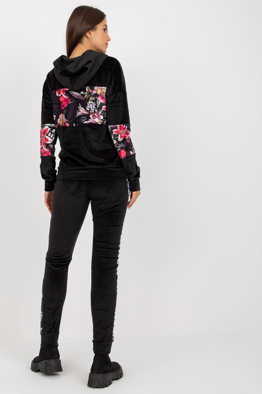 Naiste lillemustriga musta...