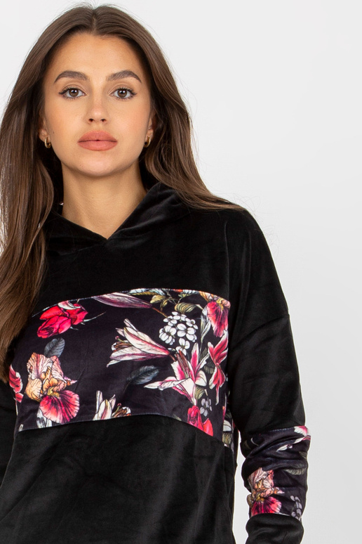 Naiste lillemustriga musta...