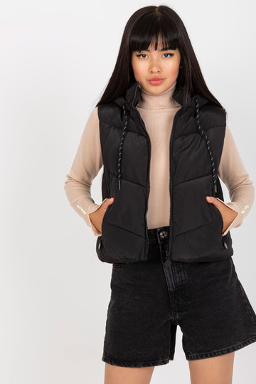 Must kapuutsiga lühike...