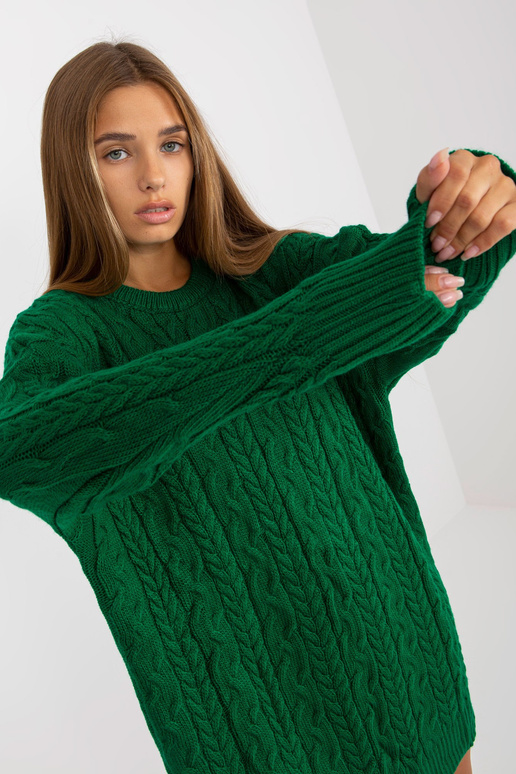 Roheline pikk palmikute ja ümara...