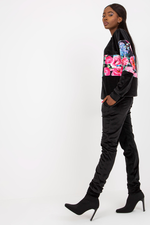 Must kaheosaline veluurkomplekt... Must kaheosaline veluurkomplekt...